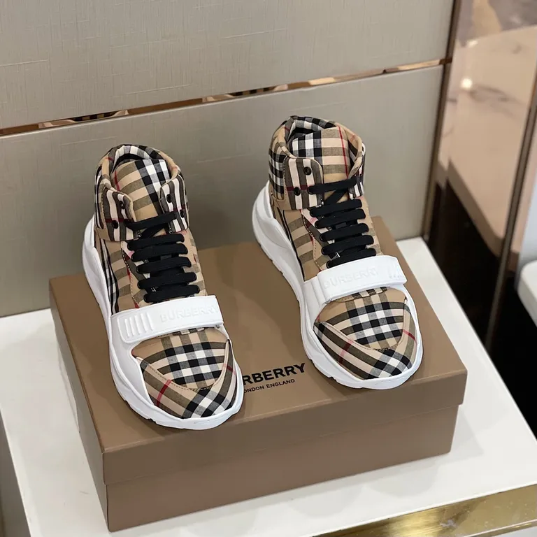 Burberry Shoe 